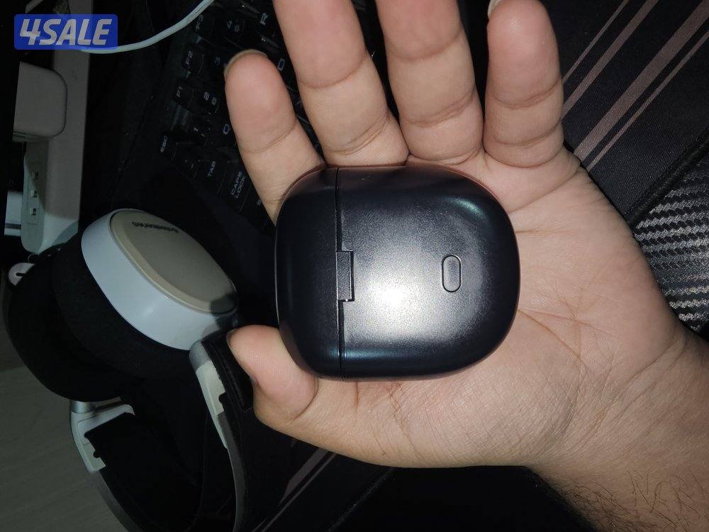 Sony WH-1000XM5 and Bose Quietcomfort Earbuds II5