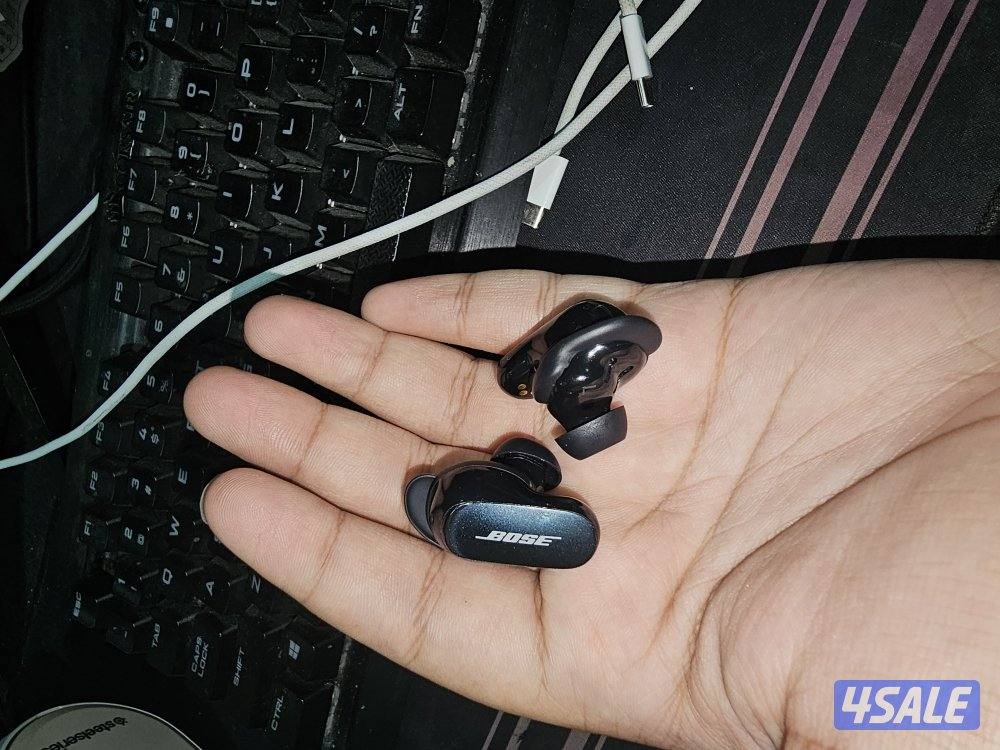 Sony WH-1000XM5 and Bose Quietcomfort Earbuds II7