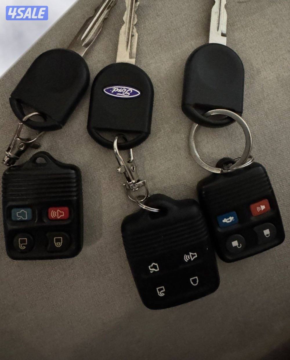 فورد فكتوريا1