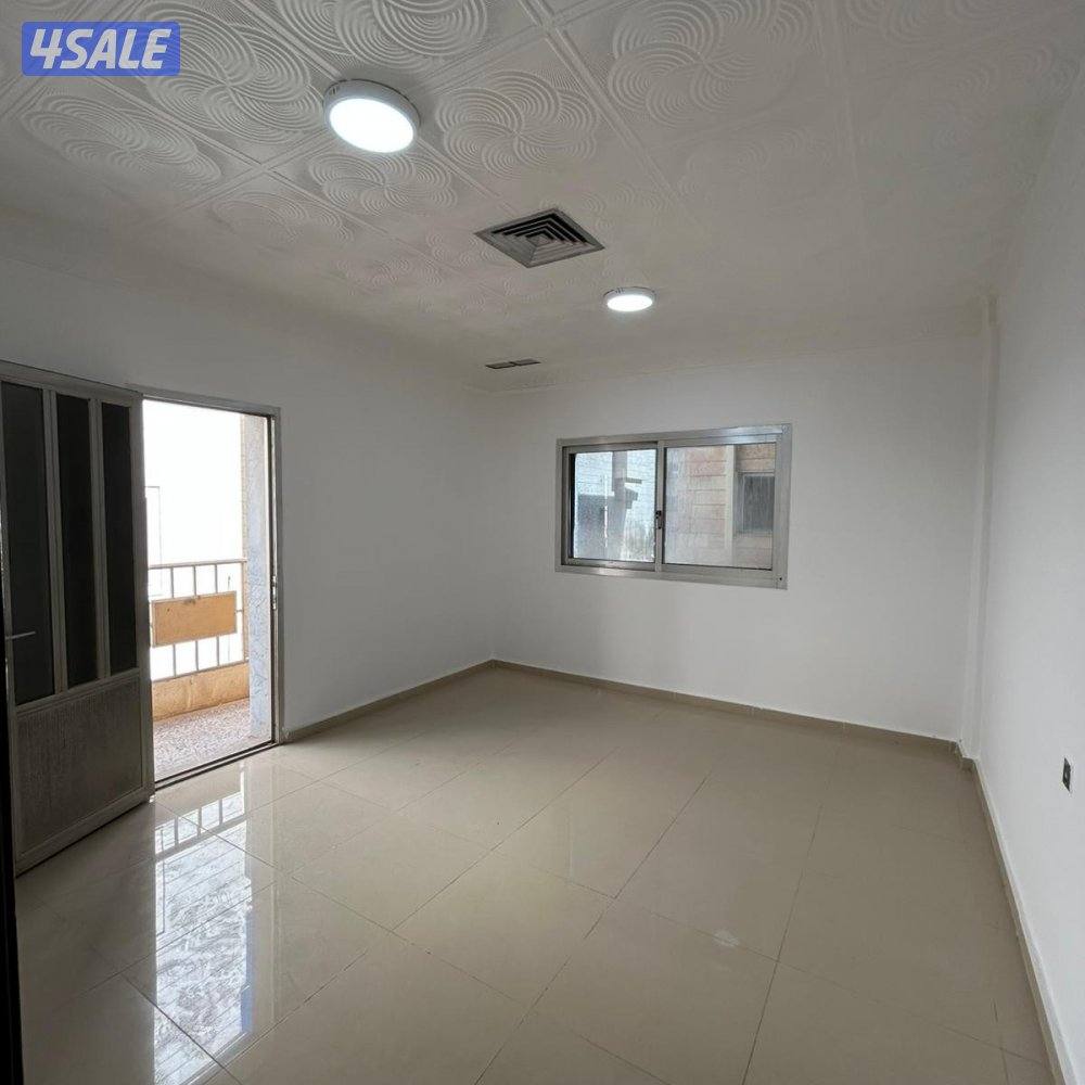 شقة سكنية مع بلكونة للإيجار في سلوى2