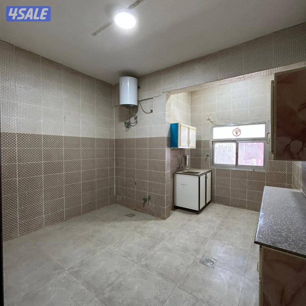 شقة سكنية مع بلكونة للإيجار في سلوى3