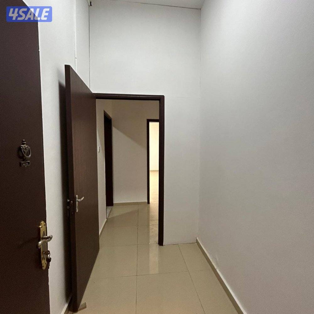 شقة سكنية مع بلكونة للإيجار في سلوى4