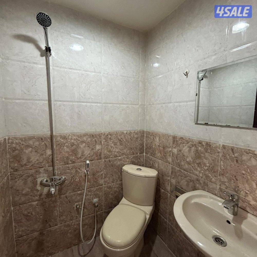 شقة سكنية مع بلكونة للإيجار في سلوى5