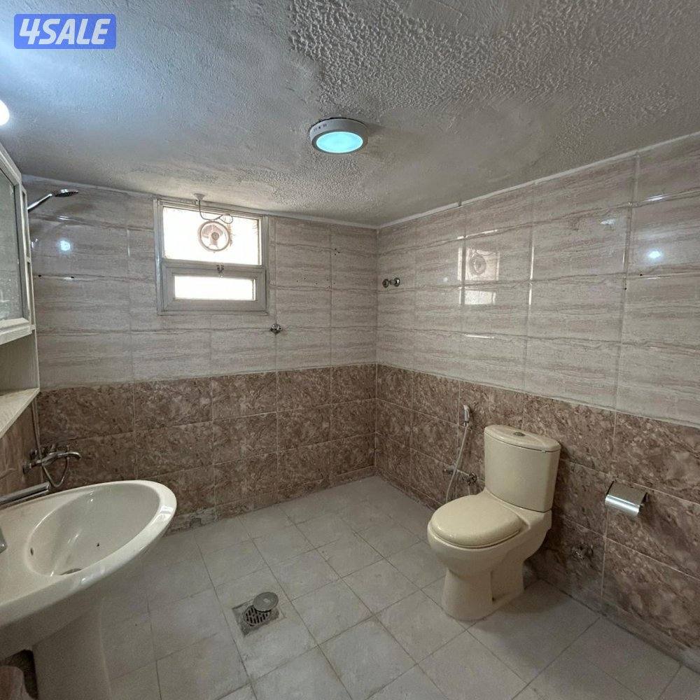 شقة سكنية مع بلكونة للإيجار في سلوى6