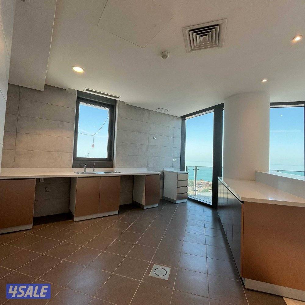 شقة نصف مفروشة مع بلكونة إطلالة بحرية للإيجار في ضاحية حصة المبارك5