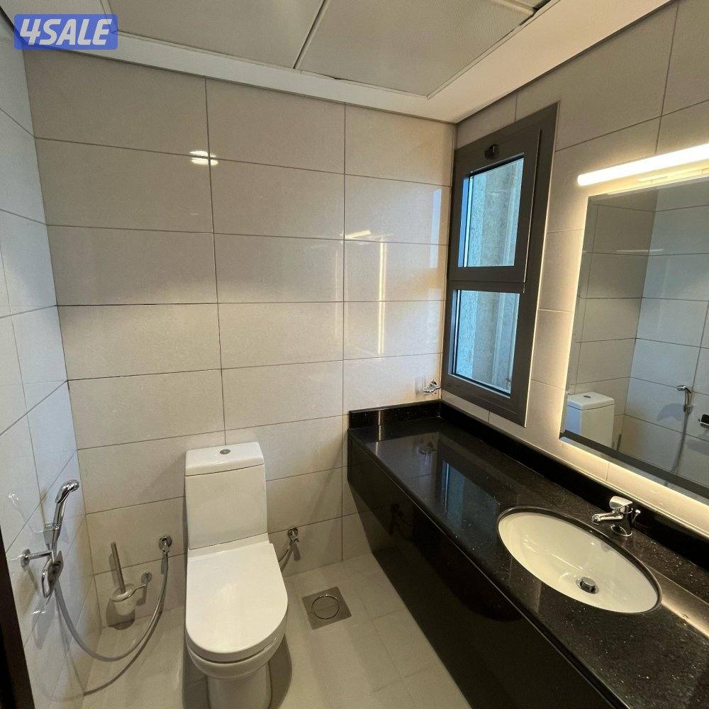 شقة نصف مفروشة مع بلكونة إطلالة بحرية للإيجار في ضاحية حصة المبارك7