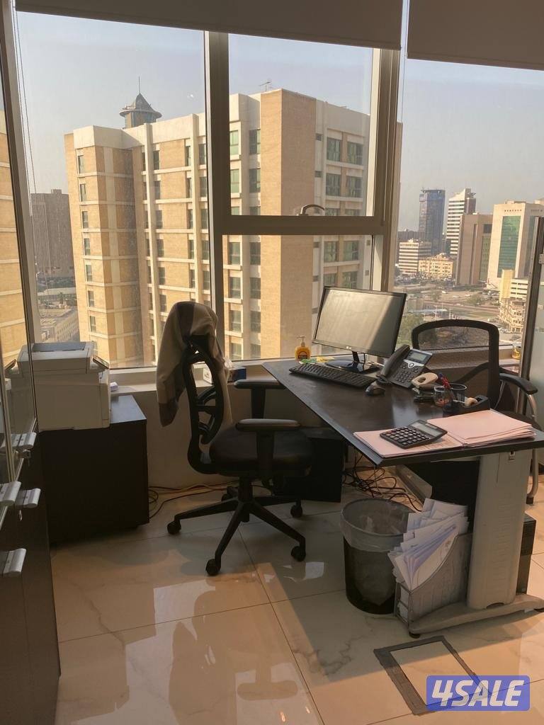 للبيع مكتب دور كامل مؤثث وجاهز المكتب ١١٥ م رقمين مدنيين1