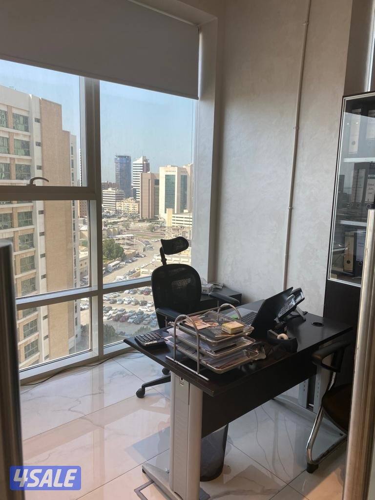 للبيع مكتب دور كامل مؤثث وجاهز المكتب ١١٥ م رقمين مدنيين3