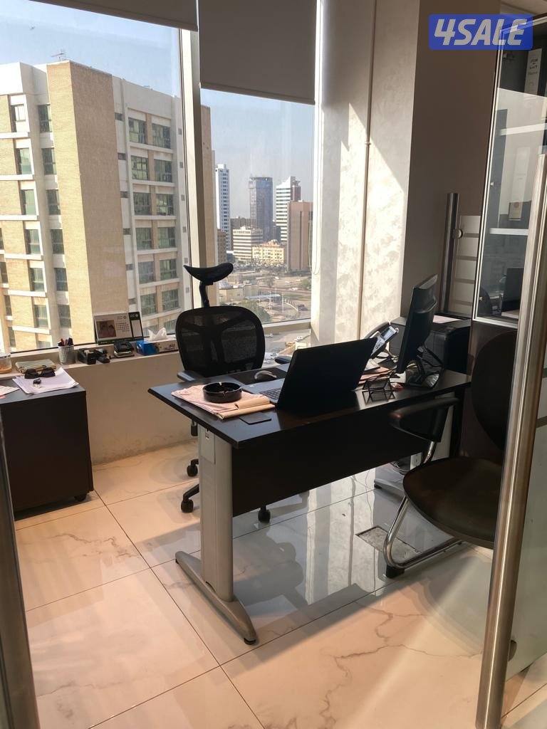 للبيع مكتب دور كامل مؤثث وجاهز المكتب ١١٥ م رقمين مدنيين6