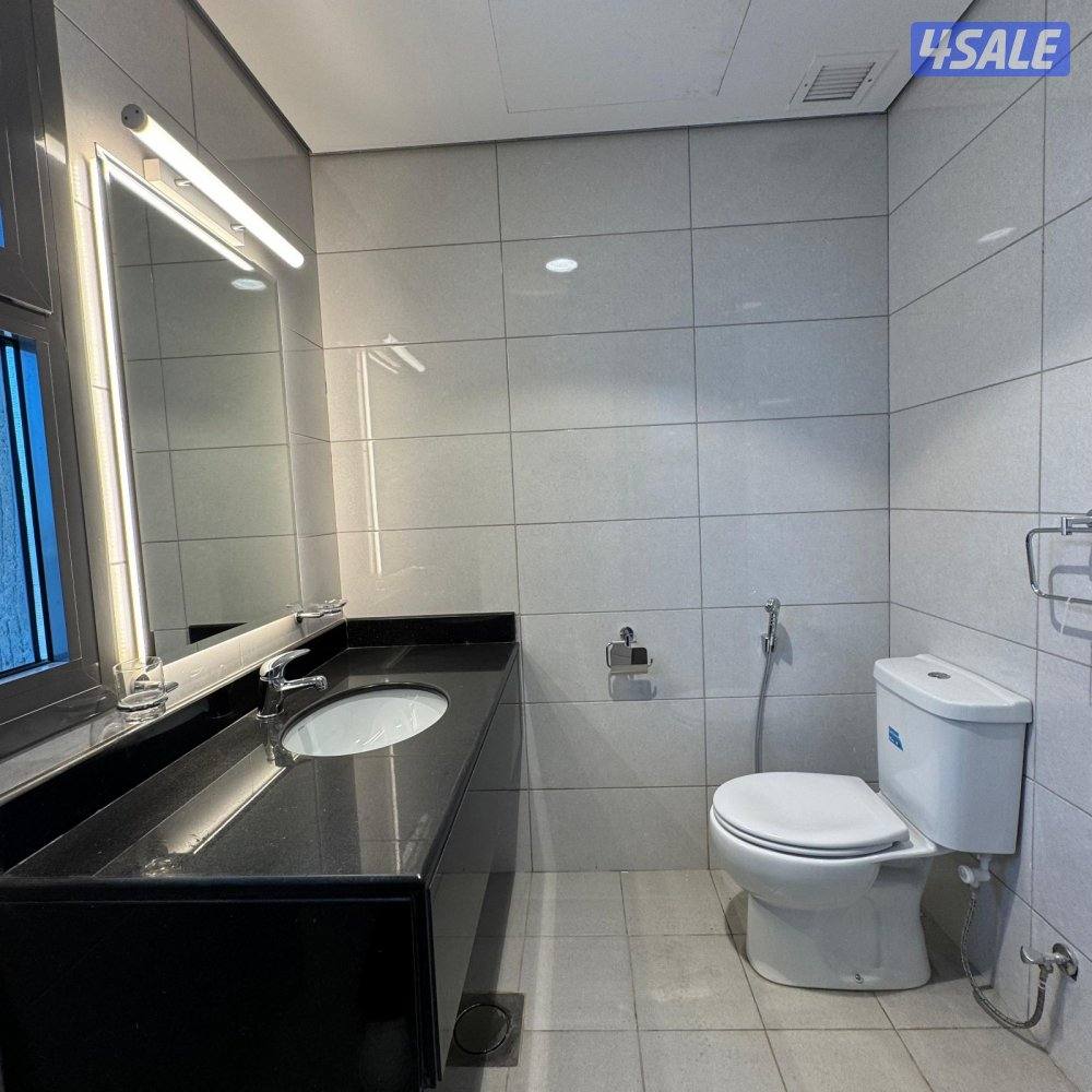 شقة نصف مفروشة إطلالة بحرية مع بلكونة للإيجار في ضاحية حصة المبارك6