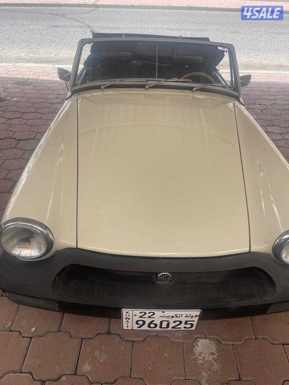 سيارة MG موديل 1975 مالك واحد1