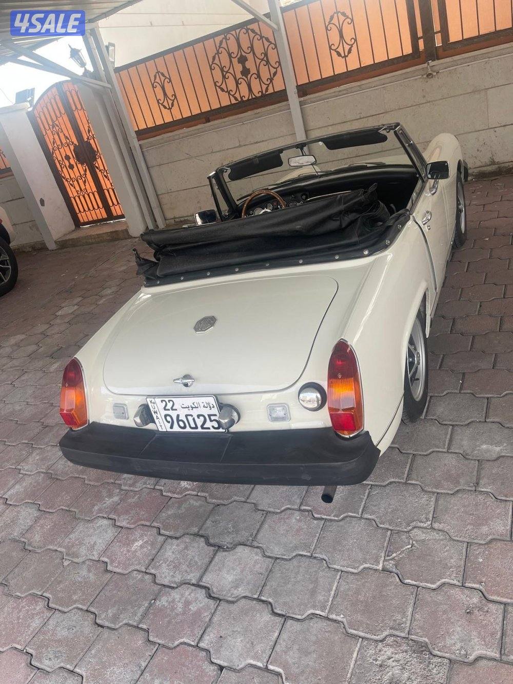 سيارة MG موديل 1975 مالك واحد3