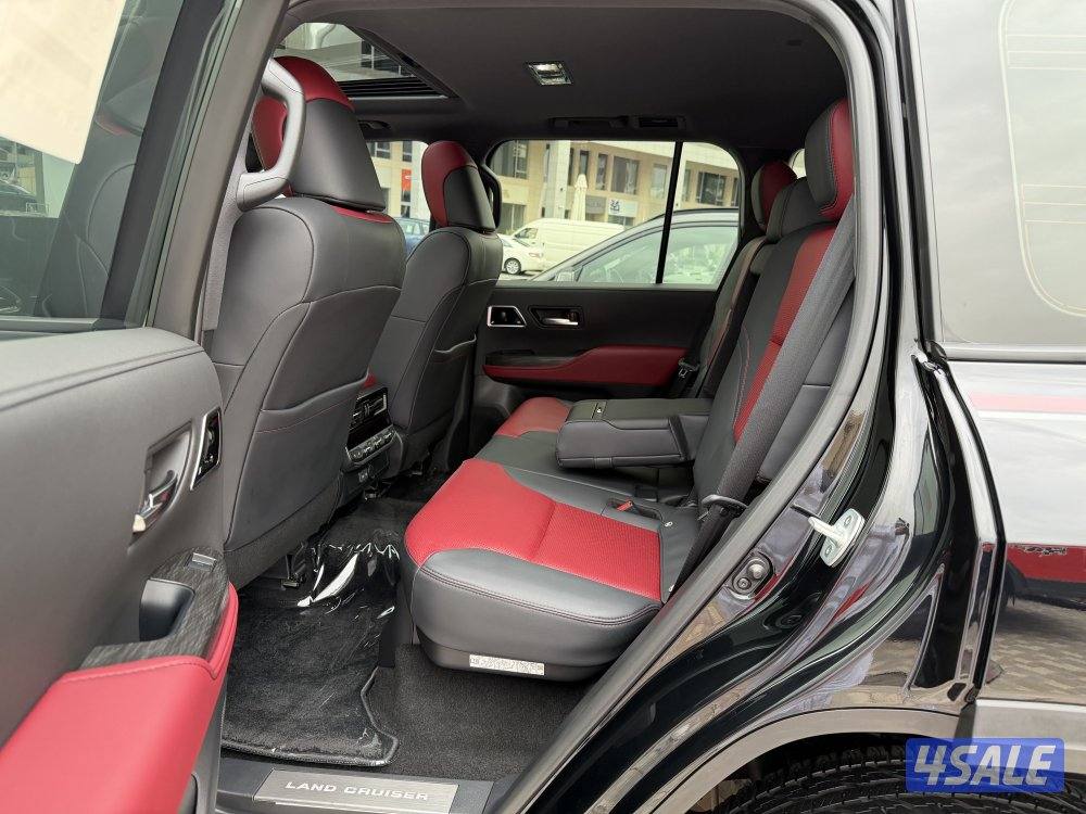 لاندكروس GR صبغ وكالة 2024 تحت الكفالة عداد 38 الف2