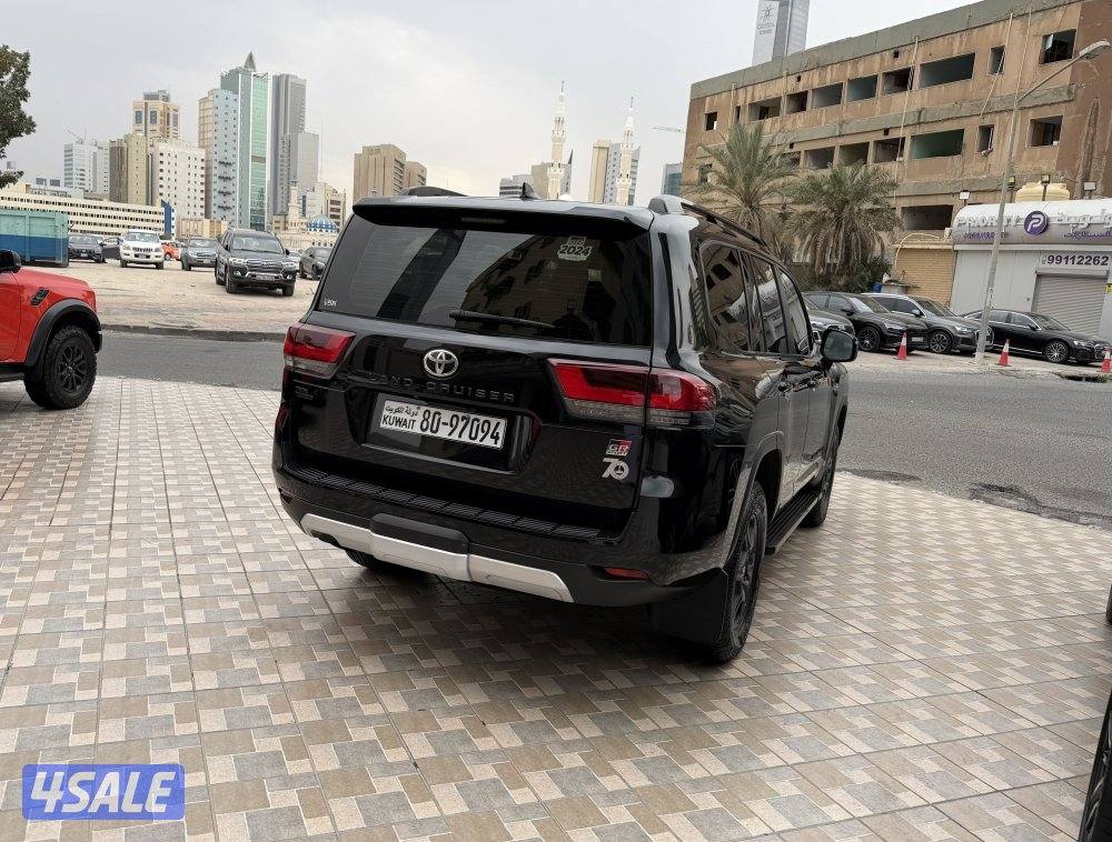 لاندكروس GR صبغ وكالة 2024 تحت الكفالة عداد 38 الف3