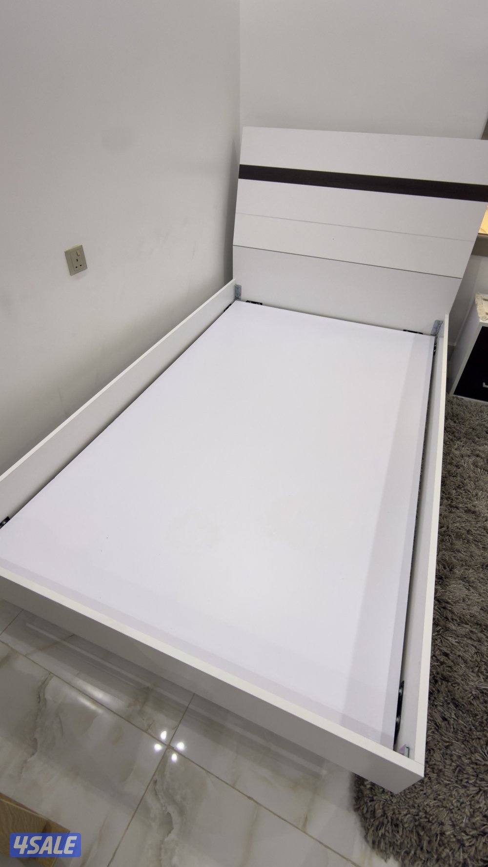 للبيع اثاث غرفة نوم نظيييف جدا3