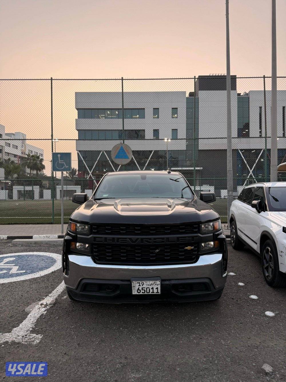 للبيع سلفرادو ٢٠٢١0