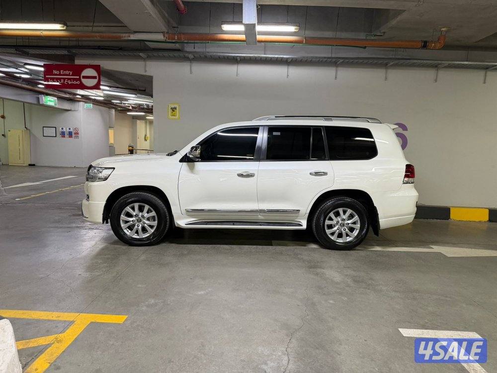 للبيع موديل2017 وارد الوكاله عداد215شرط الفحص0