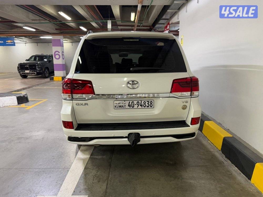 للبيع موديل2017 وارد الوكاله عداد215شرط الفحص3