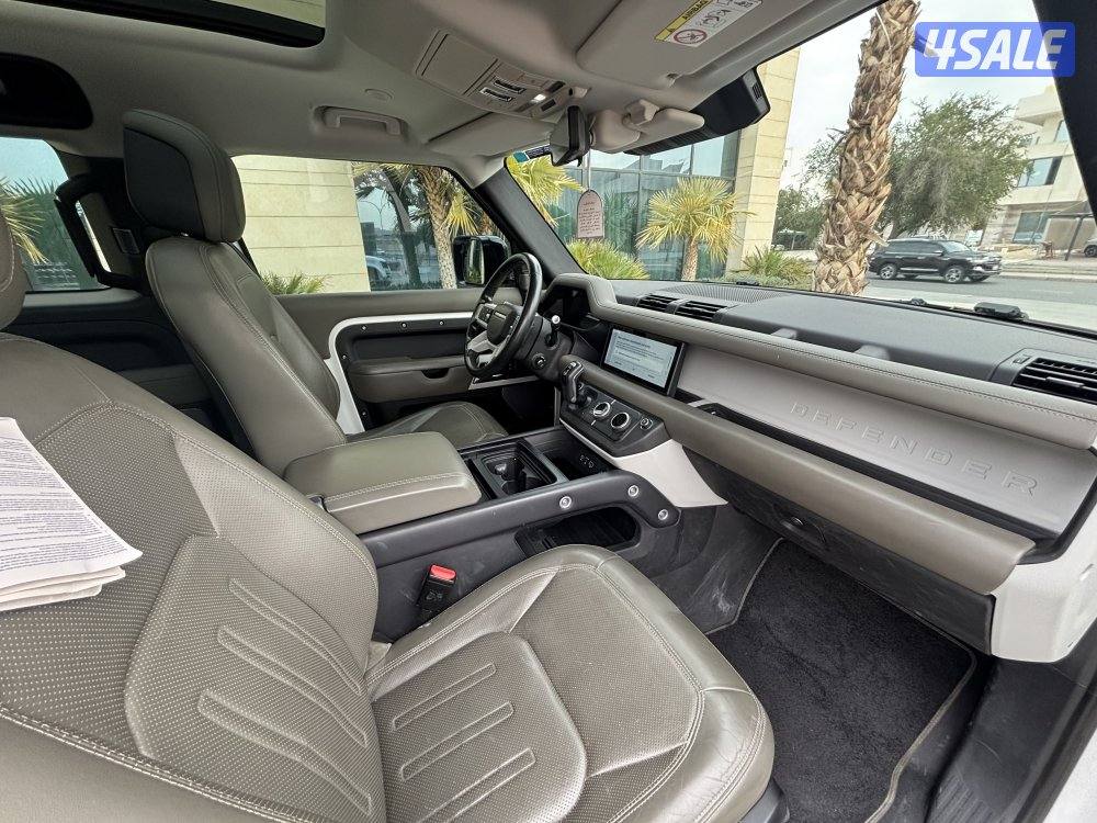 Land Rover Defender P400 / 90 V6 model 20212