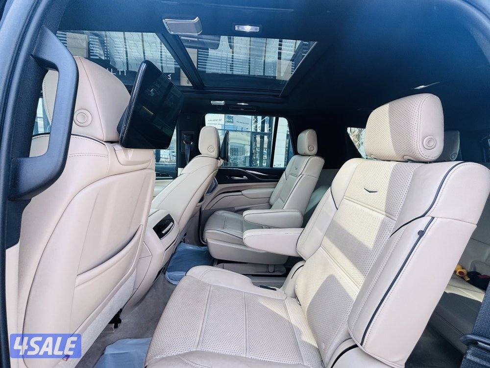 Cadillac Escalade model 2021 V81