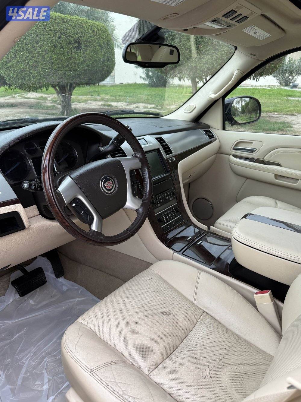 للبيع اسكاليد بحالة ممتازة4