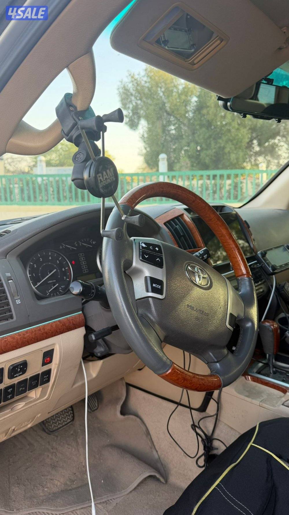 للبيع لاندكروزر 2013 جي اكس آر مجهز ومحول للرحلات بحالة جيدة5