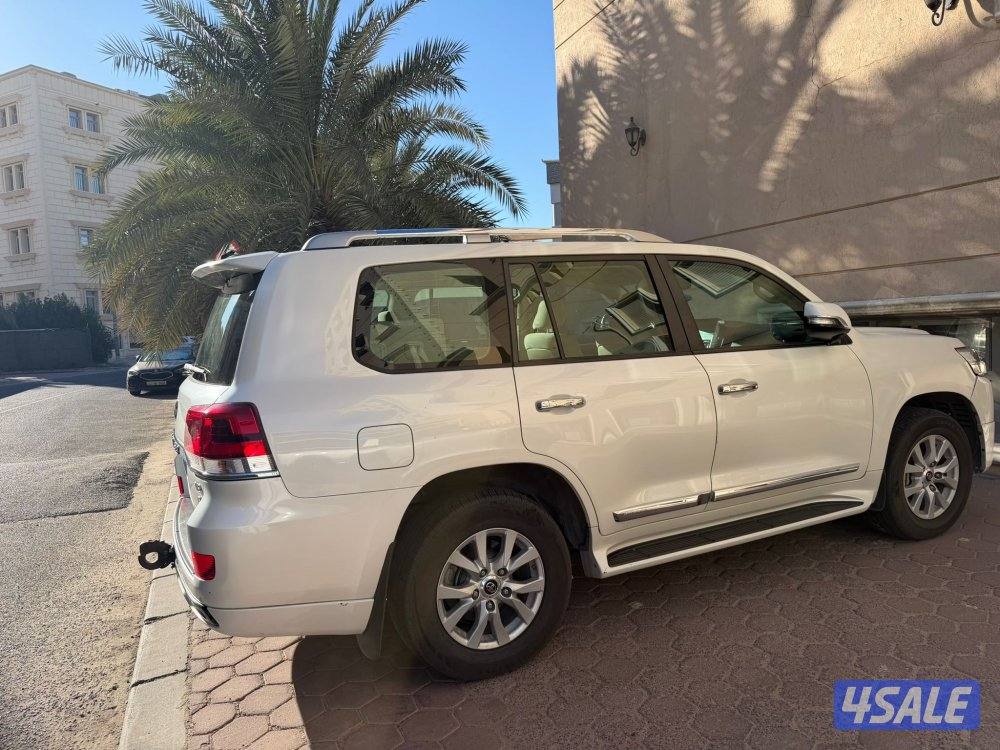 لاند كروزر GXR 20184