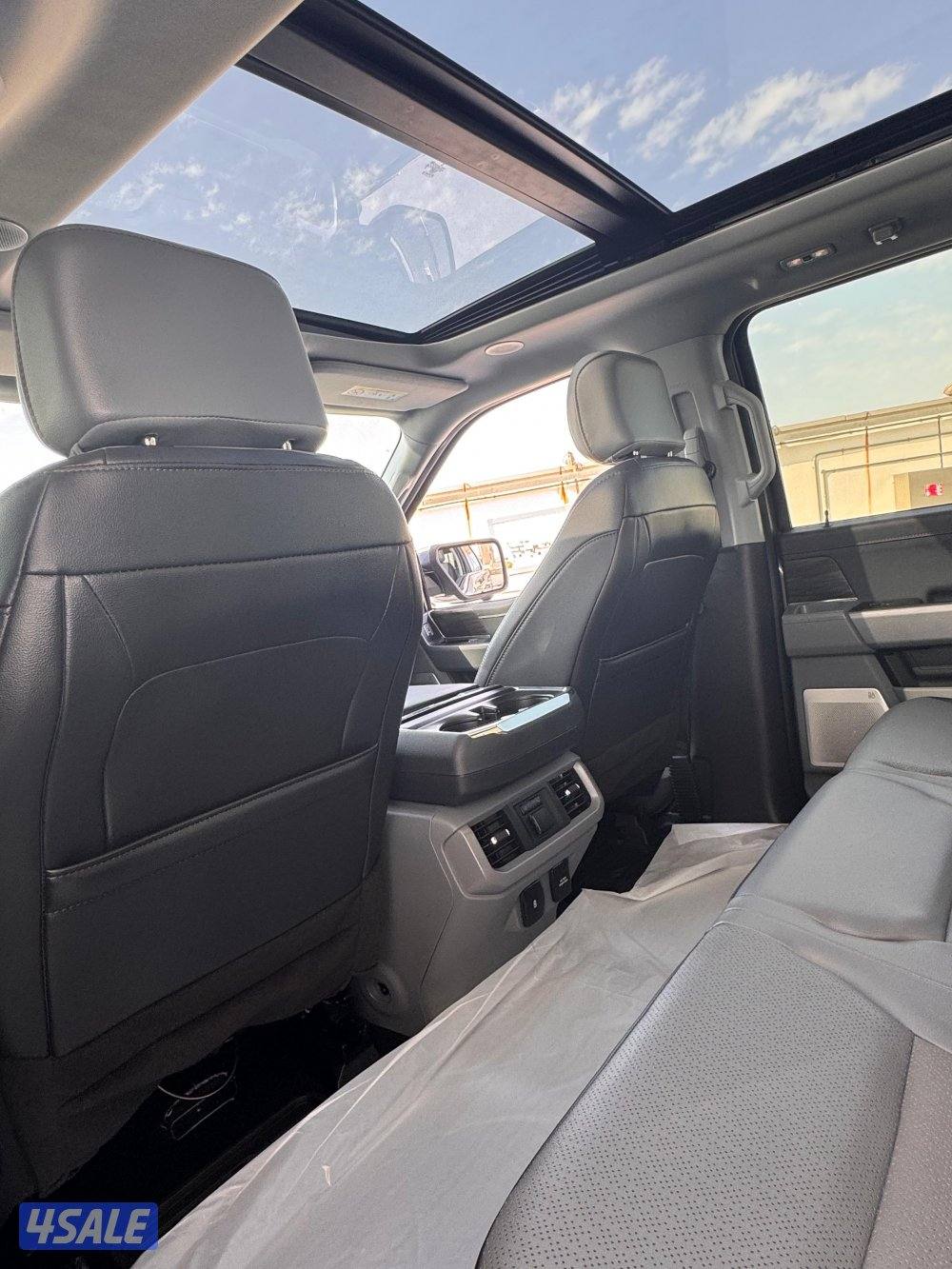 للبيع فورد لأريت موديل 2024 الغانم v8 صبغ الوكالة عداد 6 الاف كم12