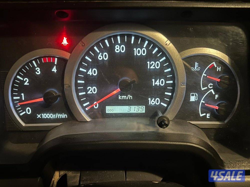 للبيع هاف لورى 5 متر صندوق بقالة او شاصي2