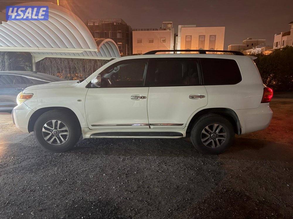 الي يدور النظيف للبيع لاند كروز 2009 G مجدد2015 سلندر68