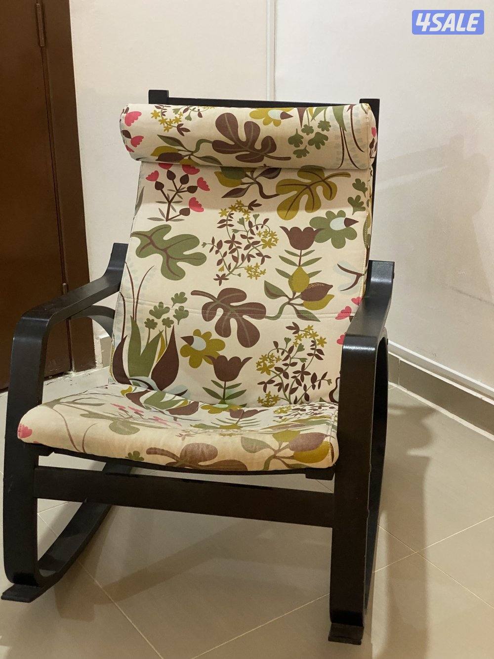 كرسي هزاز من ايكيا حاله جيده ارتفاع ٩٠ سانتي و عرض ٦٨ سانتي و بعمق ٤٨0