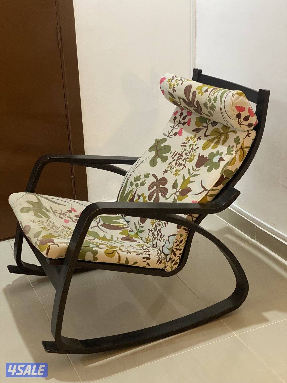 كرسي هزاز من ايكيا حاله جيده ارتفاع ٩٠ سانتي و عرض ٦٨ سانتي و بعمق ٤٨1