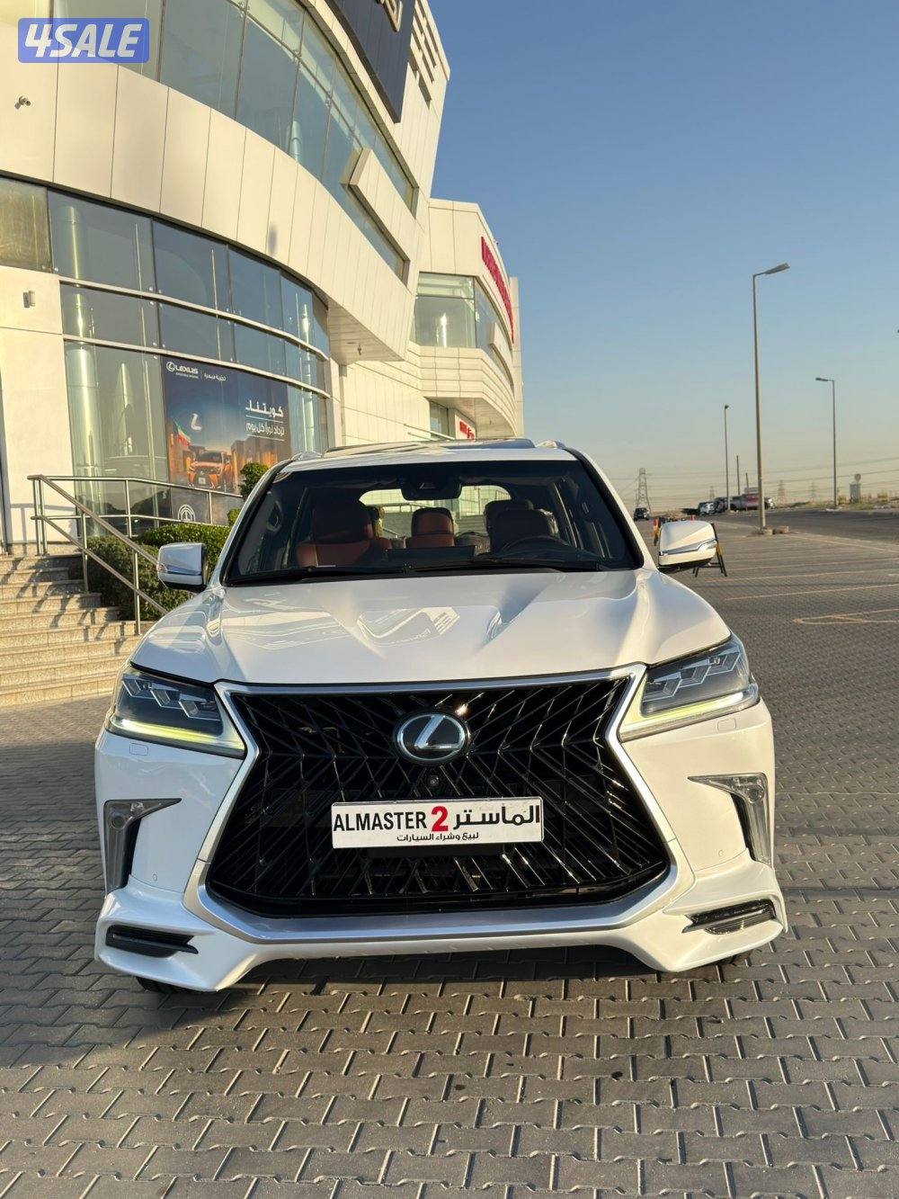 للبيع لكزس LX570  موديل 2017 عداد 183 الف2