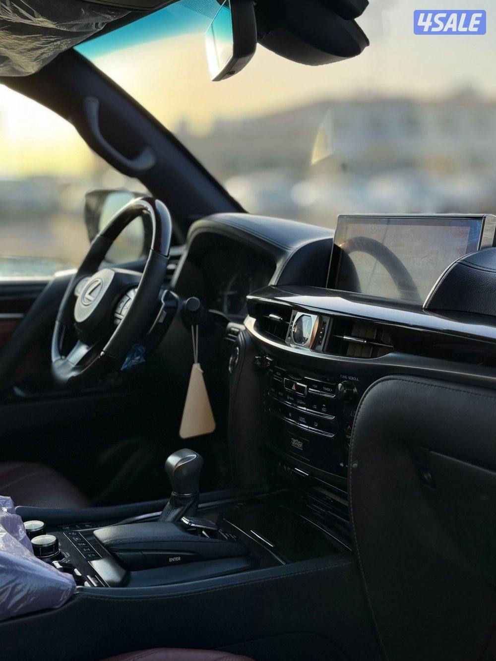 للبيع لكزس LX570  موديل 2017 عداد 183 الف13