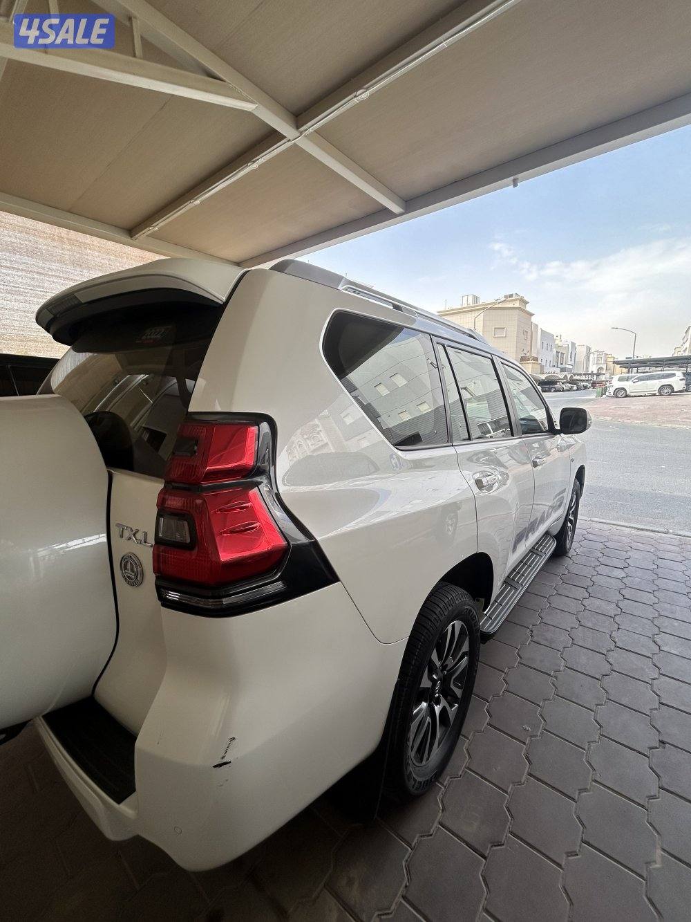 برادو 2022 ابيض شرط الفحص استعمال سيده عليه حمايه ربع1