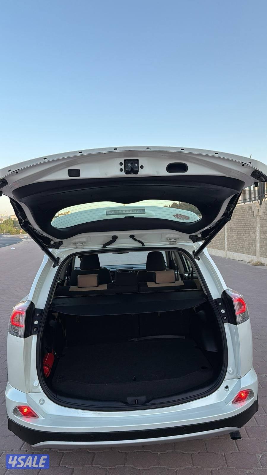 لبيع راف 4 2017 شرط الفحص صبغ الوكاله كامل الموصفات فل ابشن4