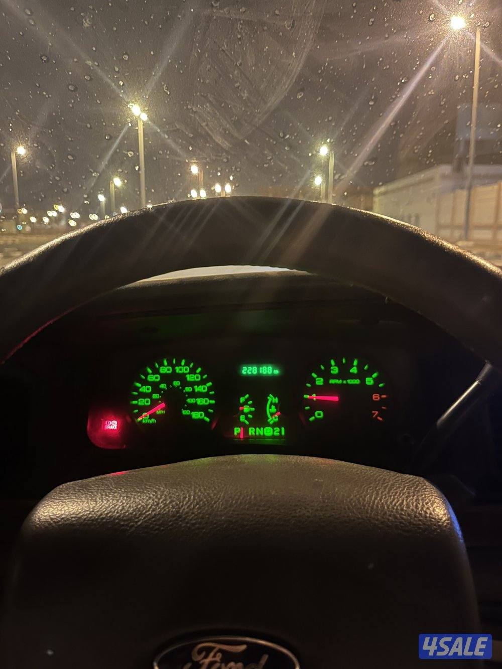 فورد فكتوريا ٢٠١٠6