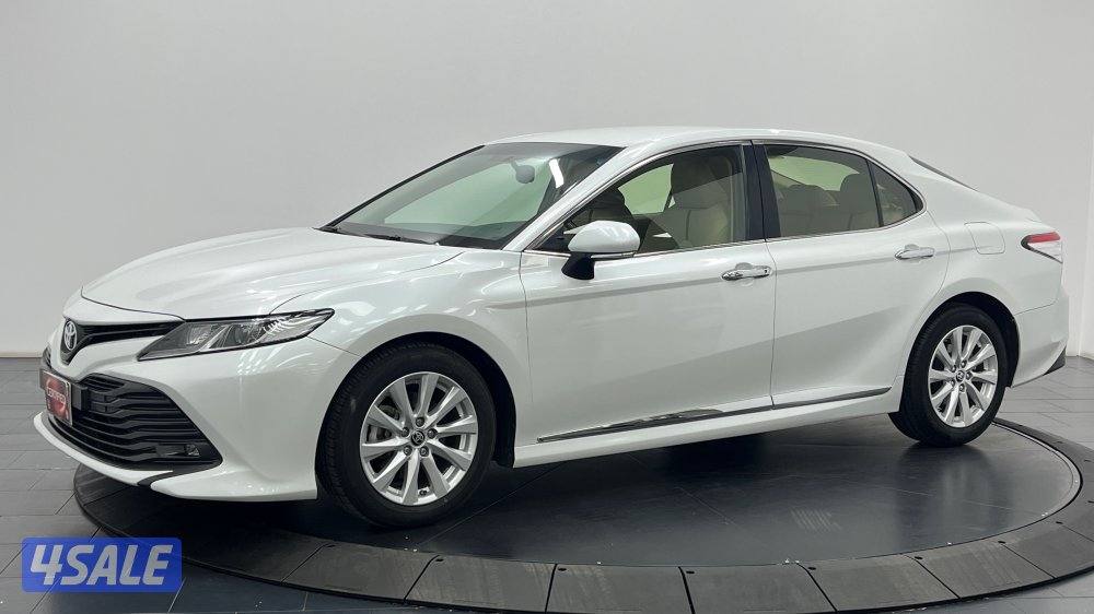 TOYOTA CAMRY GLE 4 CYL MID OPTION0