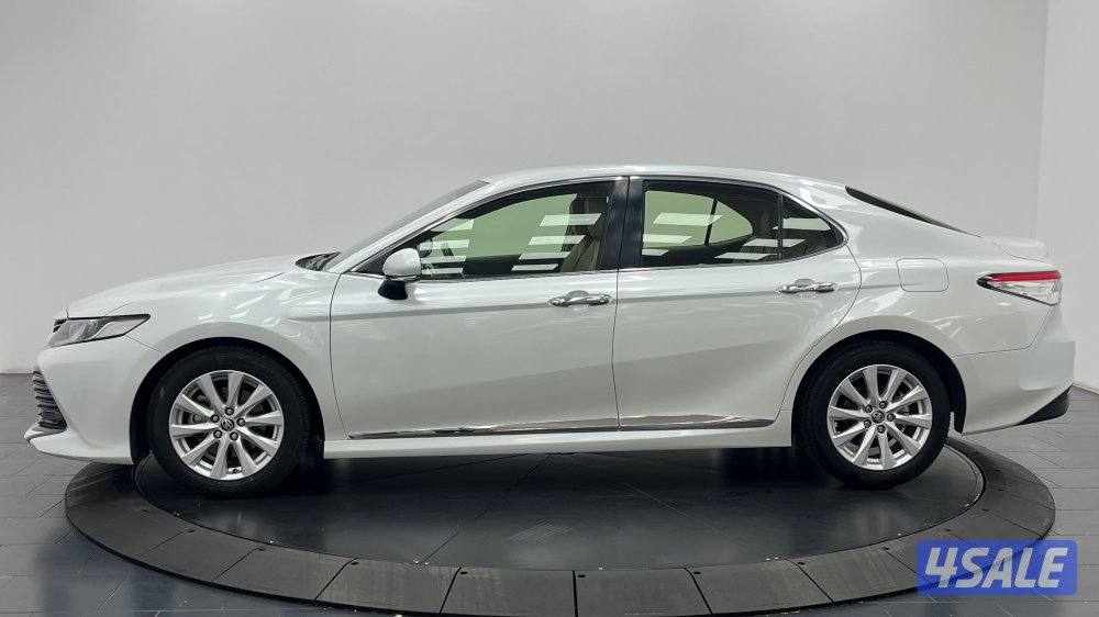 TOYOTA CAMRY GLE 4 CYL MID OPTION2