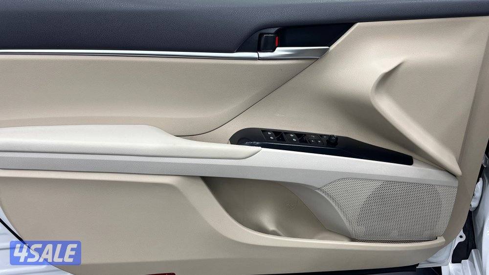 TOYOTA CAMRY GLE 4 CYL MID OPTION10