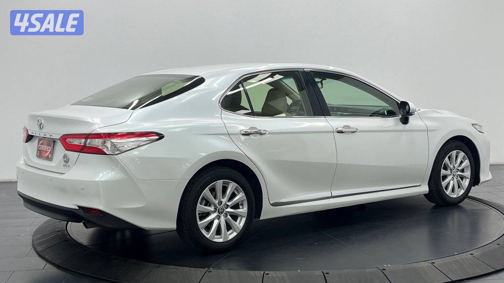 TOYOTA CAMRY GLE 4 CYL MID OPTION14