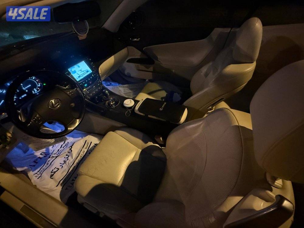 للبيع لكزس is300c كشف موديل ٢٠١٠ بحاله ممتازه شرط الفحص قير مكينه شاصي11