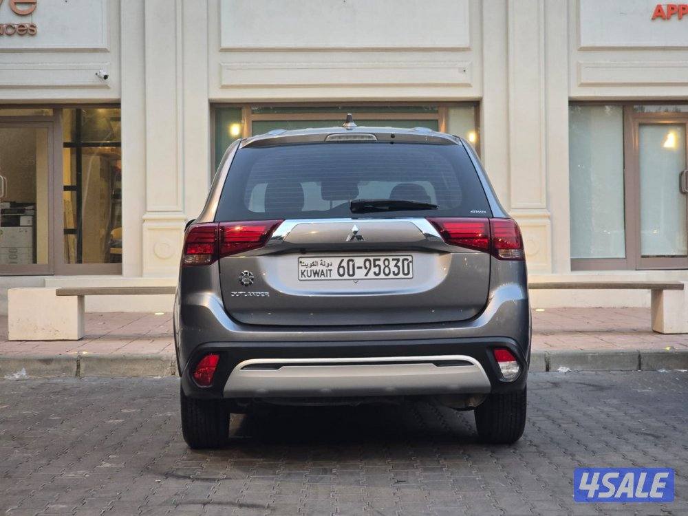 للبيع جيب أوتلاندر ميتسوبيشي موديل 20224