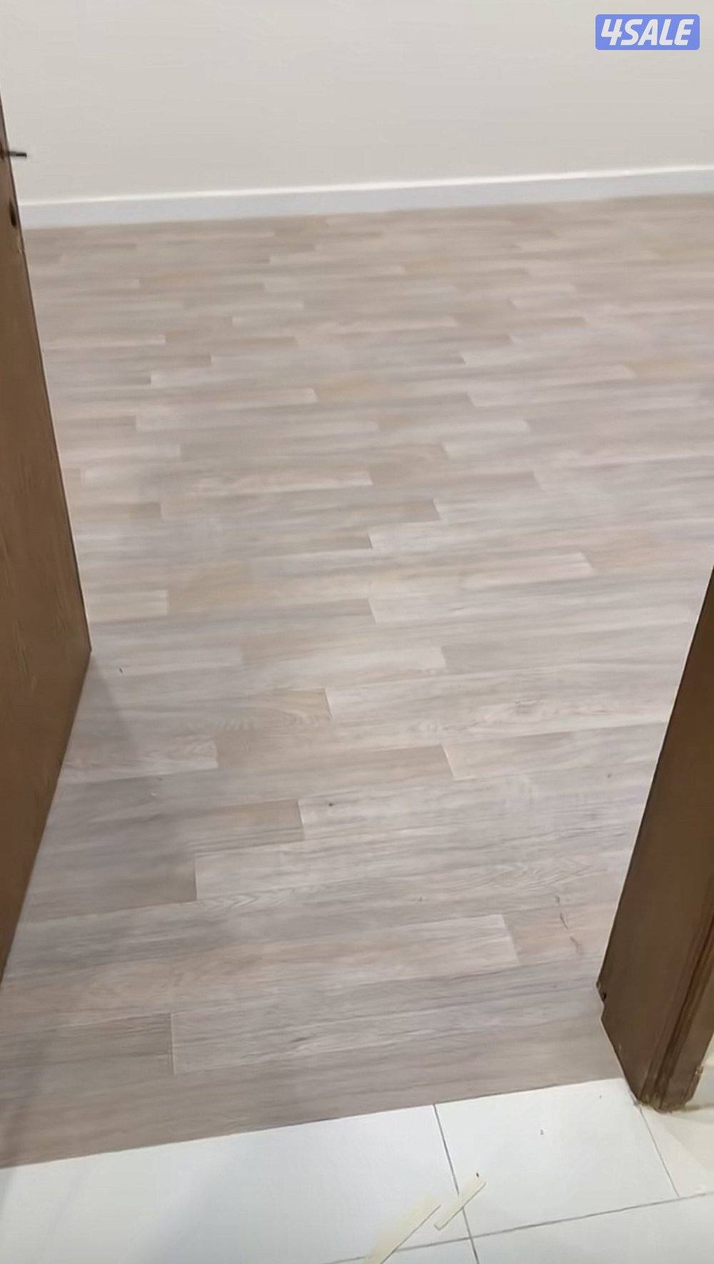 يوجد لدينا جميع انواع السجاد والباركيه رول9