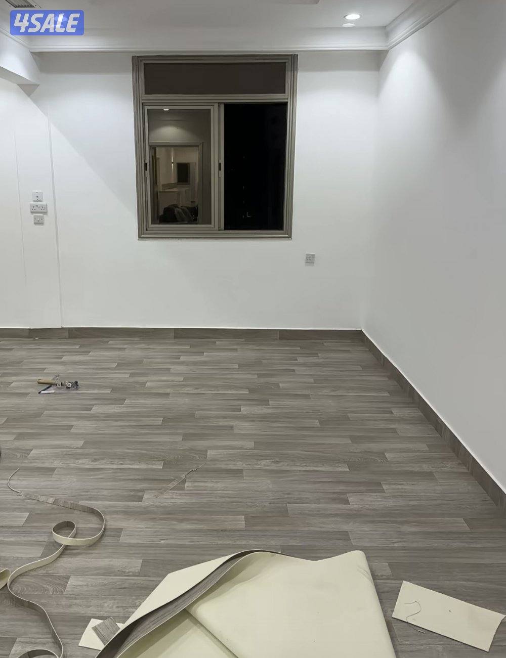 يوجد لدينا جميع انواع السجاد والباركيه رول12