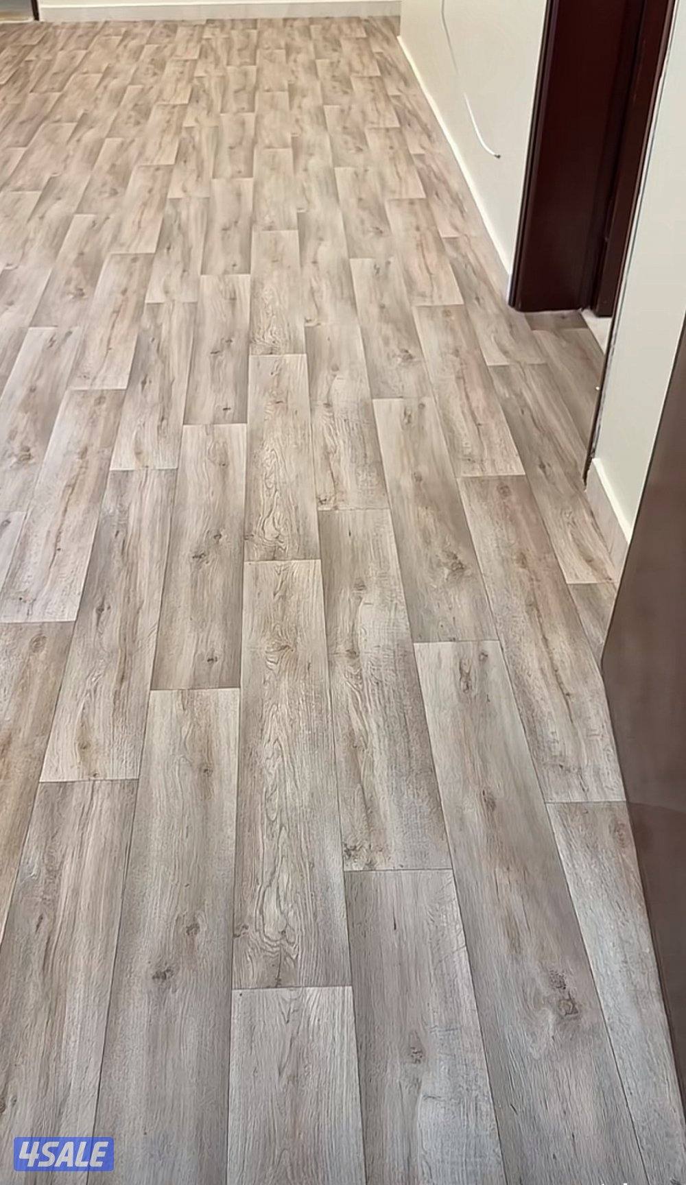 يوجد لدينا جميع انواع السجاد والباركيه رول15