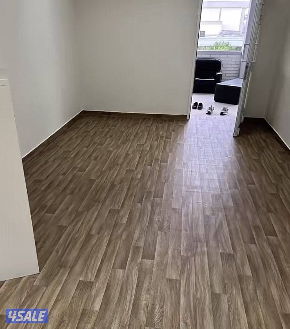 يوجد لدينا جميع انواع السجاد والباركيه رول2