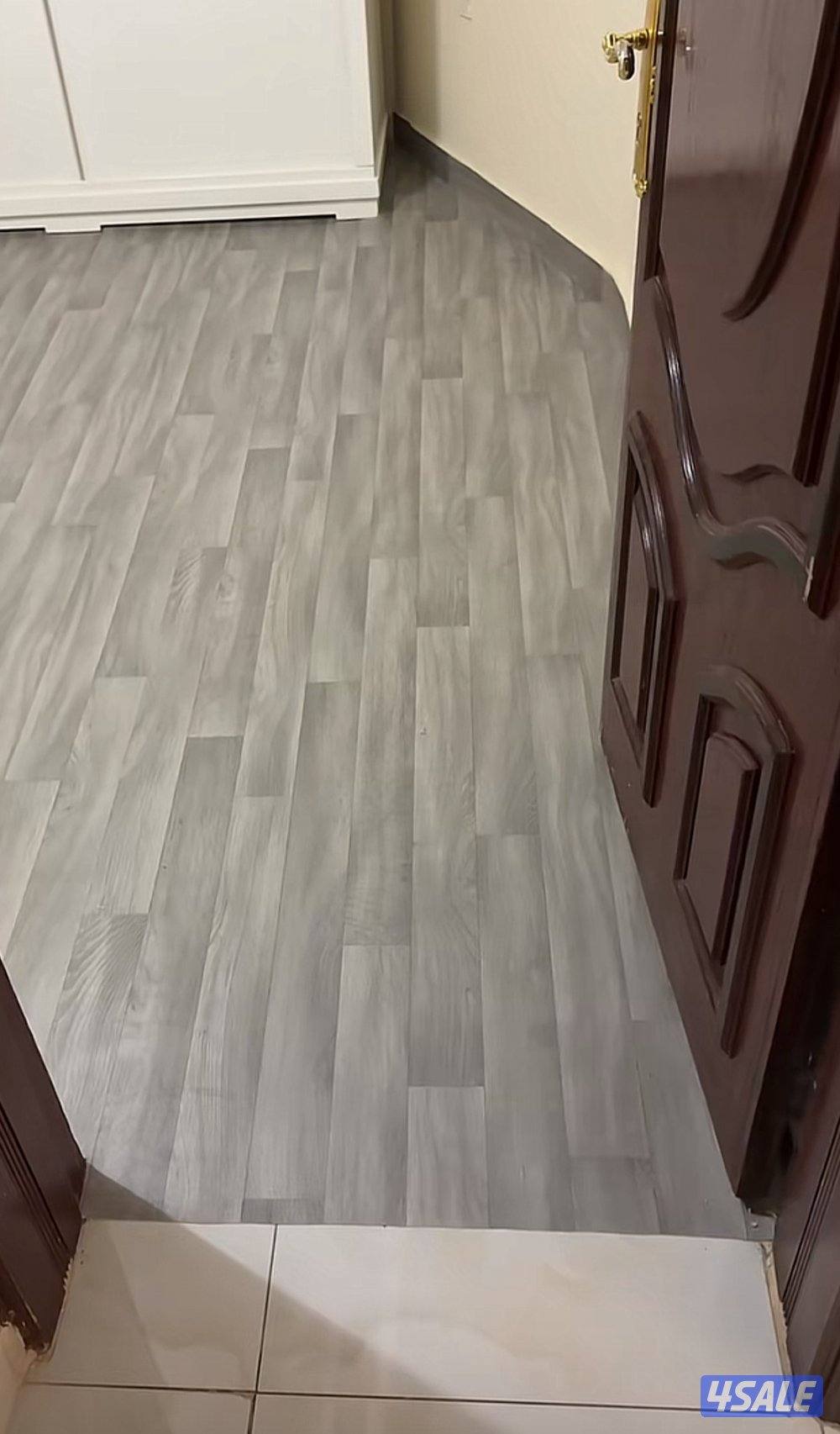 يوجد لدينا جميع انواع السجاد والباركيه رول11