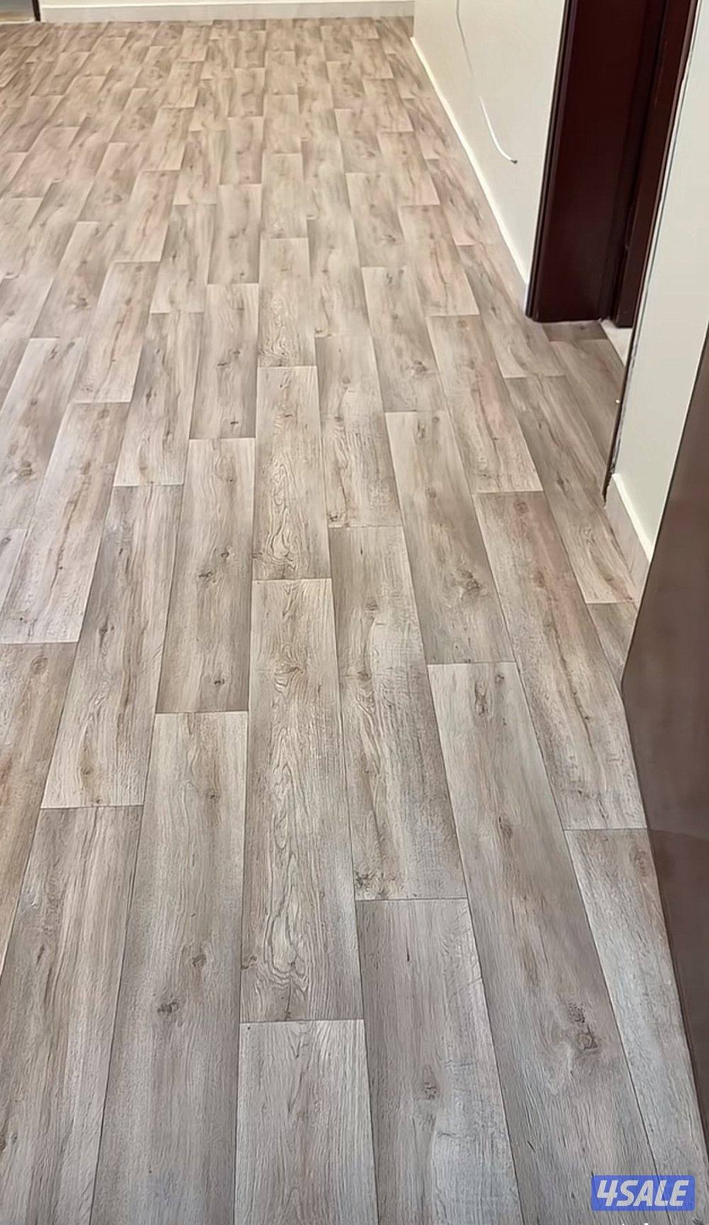 يوجد لدينا جميع انواع السجاد والباركيه رول15