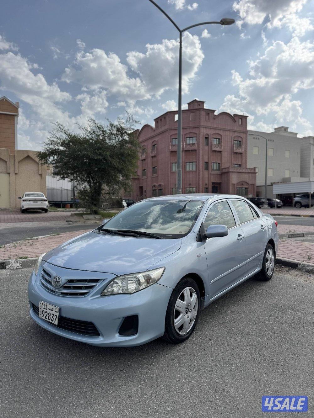 كورولا 2013 XL 1.6 بحالة ممتازة2